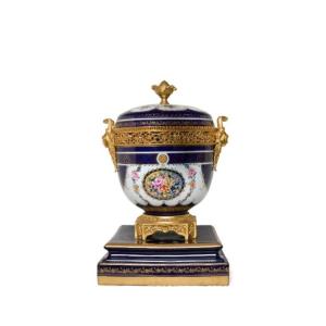  71 Porcelain Perfume Burner Or Potpourri Burner, Samson Factory (1845-1969)