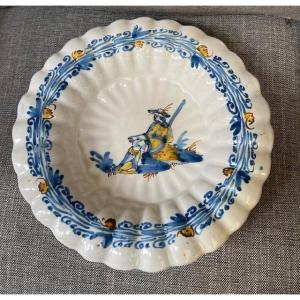 Circular Dish With Gadrons, Nevers, 17th Century