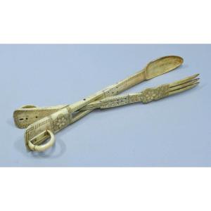 Large Whaler's Serving Tongs In Whale Bone Datable From The 19th Century
