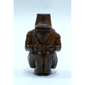 Corozo Snuffbox Depicting A Crouching Rifleman With His Saber In His Hand