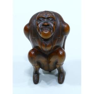 19th Century Corozo Snuffbox Depicting A Squatting Hunchbacked Man