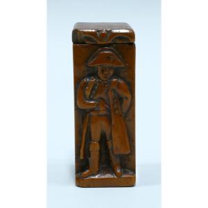 Column-shaped Boxwood Snuffbox Depicting Napoleon Standing