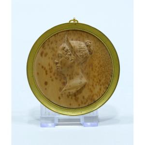 Fruitwood Medallion Representing The Profile Of Marie-louise Of Austria 
