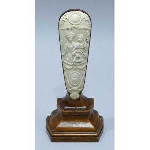 Wedding Ivory Tobacco Rasp Mounted On A Wooden Base Made Circa 1720/1730