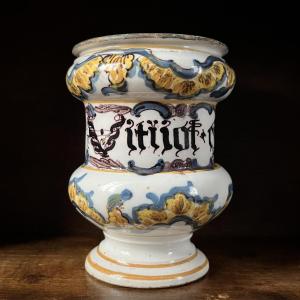 Pillbox Or Albarello In Earthenware Italy 18th Century Faenza Or Nove Di Bassano Pharmacy 18th Century 