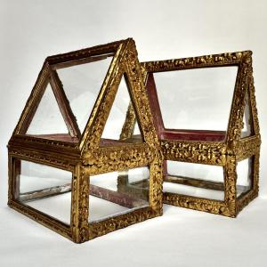 Pair Of 18th Century Gilt Wood And Glass Reliquary Display Cases Scarabattolo 18th
