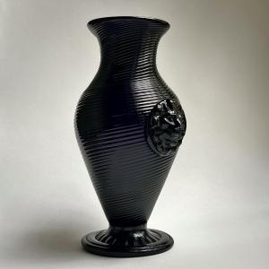 Manganese-tinted Blown Glass Vase Decorated With Lion Masks, 18th Century, Bordeaux