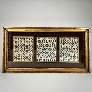 Three Fragments Of 18th-century Domino Paper In An Antique Giltwood Frame - 18th