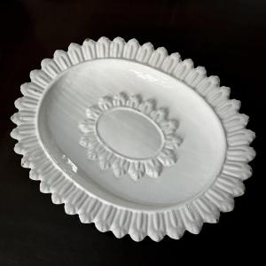 Large 17th Century White Earthenware Dish - Nevers Or Italy - High Period 17th Century