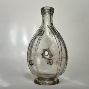 Ring-shaped Blown Glass Flask With Filigree And Pastille Decoration, 18th Century 18th Century