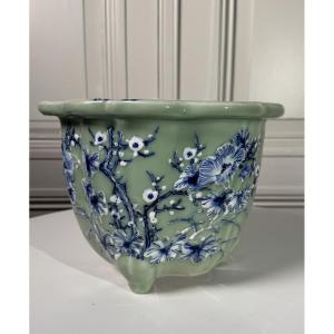 Japanese Meiji Period Celadon Ceramic Pot (late 19th Century)
