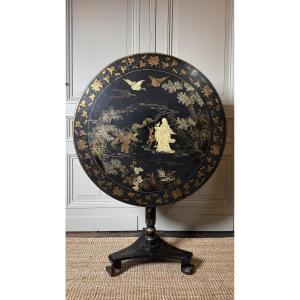 Napoleon III Japonist Tilt-top Pedestal Table With Shoulao Decoration – 19th Century