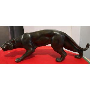Bronze Sculpture - Lioness On The Lookout - French School Around 1930