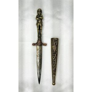 Small Stylus Representing A Man Wearing A Hat And A Jacket - Arrowed Coat Of Arms - 19th Century
