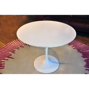 Knoll International Table Circa 1960 Melamine Wood Top White Lacquered Cast Iron Legs