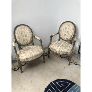 Paire De Futeuils Cabriolets Medaillon  Epoque XVIII Eme Siecle 