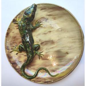 A Green Lizard. Sculpted Plate.