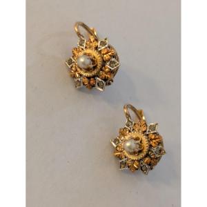Pair Of Earrings In Yellow Gold, Grey Gold And A Central Pearl - Circa 1900