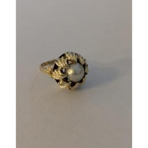 Flower-shaped Ring In Yellow Gold And Cultured Button Pearl 