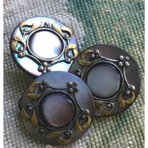 The 3 Art Nouveau Mistletoe Buttons