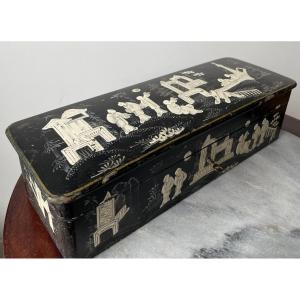 Glove Box With Chinoiserie Decoration