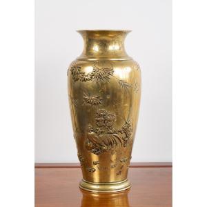 Vase With Hens, Bronze, Japan, Meiji Era (1868-1912).