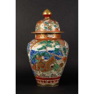 Vase With Lid, Signed, Kutani, Japan, Meiji Era (1868-1912). 