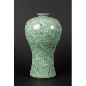 Goryeo-style Celadon Vase, Korea, 20th Century  