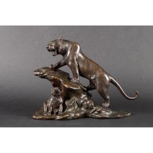 Tiger And Bear, Bronze, Japan, Meiji Era (1868-1912).  