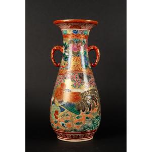 Vase With Hen And Rooster, Signed, Kutani, Japan, Meiji Period (1868-1912).