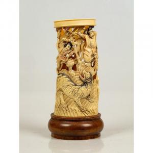 Okimono - Brush Pot, Meiji Japan 19th Century.