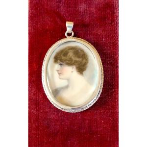 Jewelry - Silver Medallion - Miniature Art Deco Pendant.