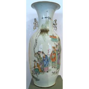 Large Porcelain Vase Known As A "de Sol" Vase, Decorated With Sages And Poems. China, Late 19th/early 20th Century