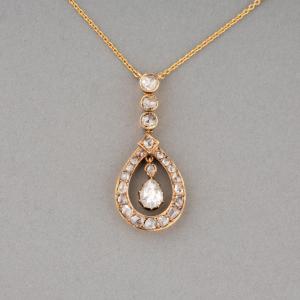 Antique Pendant Necklace In Gold And Diamonds