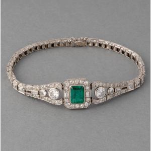 Old French Art Deco Bracelet In Platinum, Diamonds And Emerald
