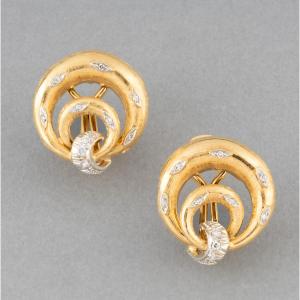 Vintage Clip-on Earrings In Gold And Diamonds