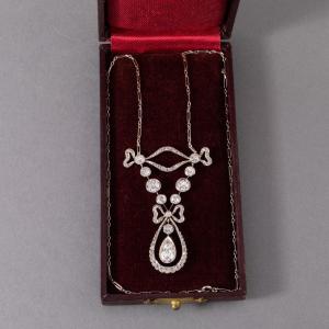 Belle Epoque Pendant Necklace In Platinum And Diamonds 3.20 Carats