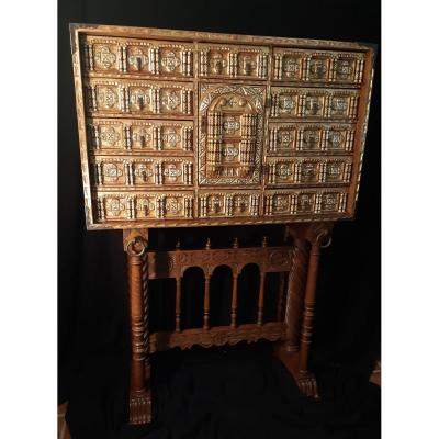 Cabinet Dit Bargueno In Walnut, With Rich Architectural Decor Of Colonttes, 18th Century Spain