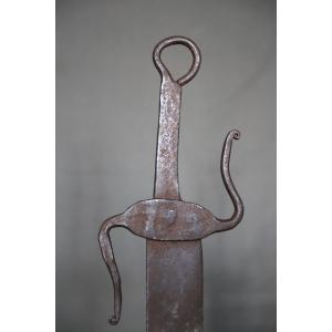 Chinese Short Saber With S-shaped Guard - South China, 19th Century