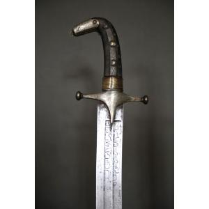 An Arab Shamshir Saber With A Calligraphed Blade - Levantine Countries, Probably Syria, 19th Century