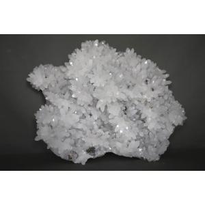 Mineralogy: Large Quartz Block With Traces Of Pyrite - 8kg