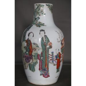Large Chinese Porcelain Vase - China, 19th Century