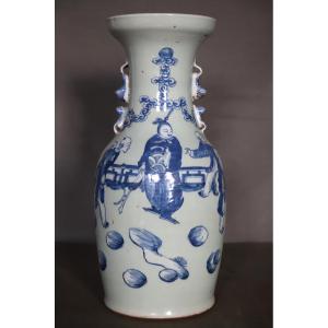 Chinese Porcelain Vase - China, 19th/early 20th Century