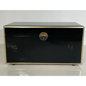 Bar In Black Lacquered Wood And Glass Shelf