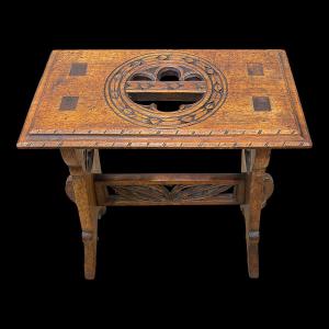 Neo-gothic Style Stool In Solid Oak - 19th Century - Spanish Work Circa 1870