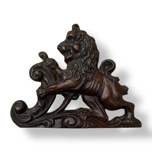 Carved Wooden Lion - 19th Century - Antique Furniture Topper In The High Period - Louis XIII Style