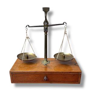 Jeweler's Scale - Mid-19th Century, Circa 1850 - Oak Case - Beam Signed Mc And Hallmarks