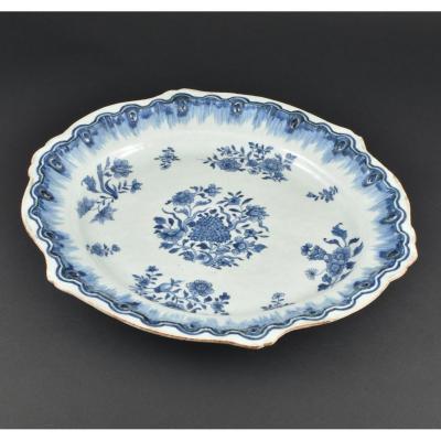 A Chinese Blue And White Rocaille Stand. Qianlong Period