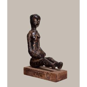 Seated Female Statuette – Fipa – Western Tanzania – Late 19th / Early 20th Century – Primitive Art 