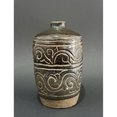 Ming Period Stoneware Pot (1368 - 1644) China